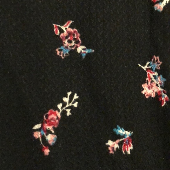 Black floral tank top - Picture 3 of 3